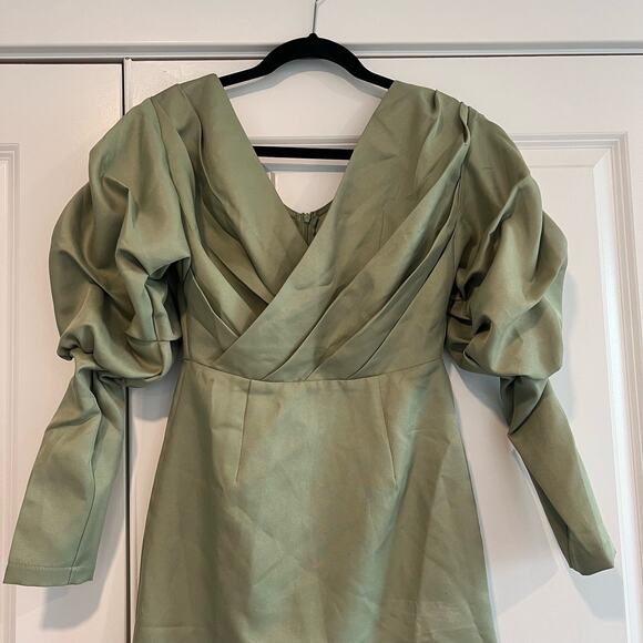 NWT Pretty Little Thing Sage Green Off the Shoulder Ruched Bodycon Dress 0 - Picture 3 of 10